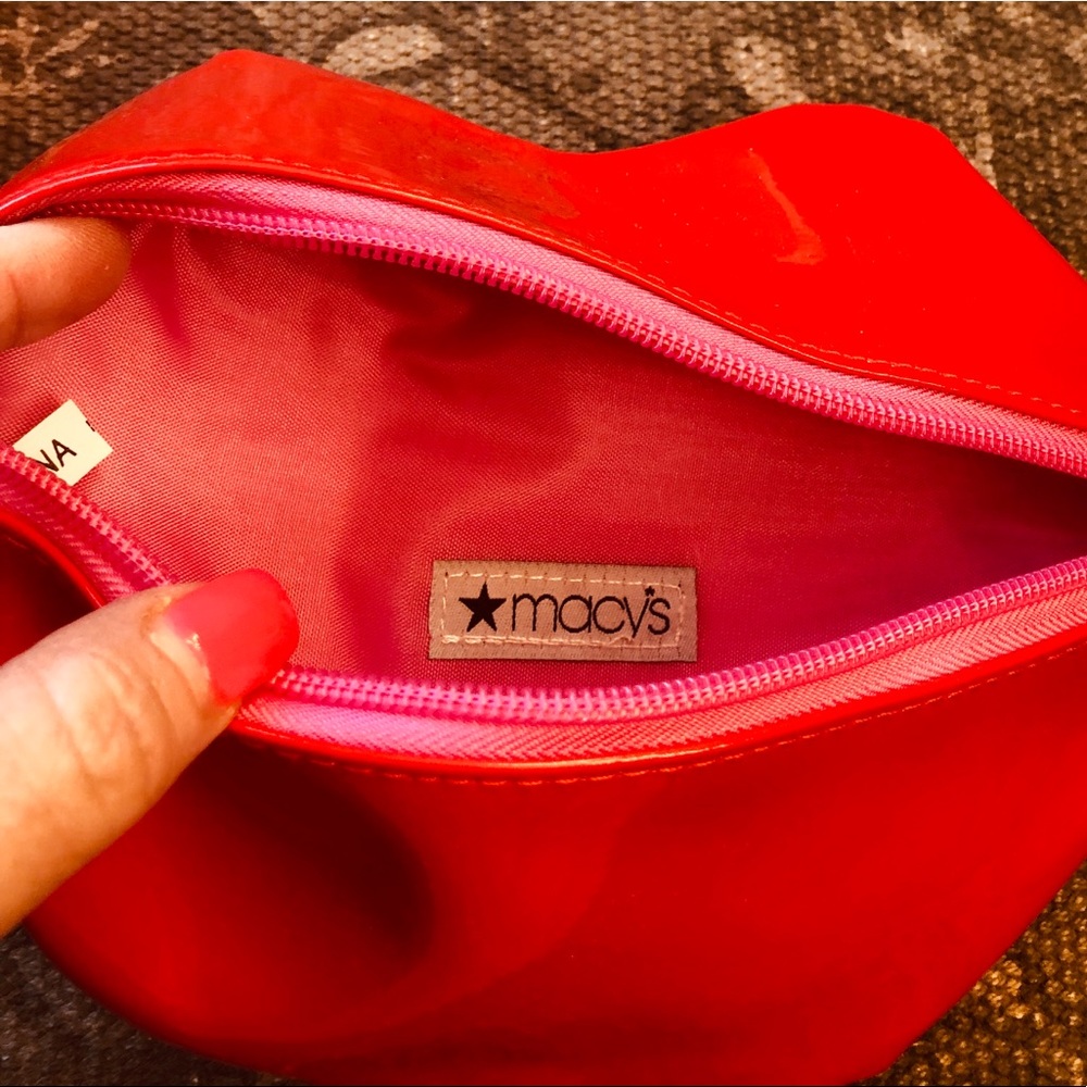 ‼️SOLD‼️ Macys Red Patent Lips Cosmetic Bag - Picture 4 of 6